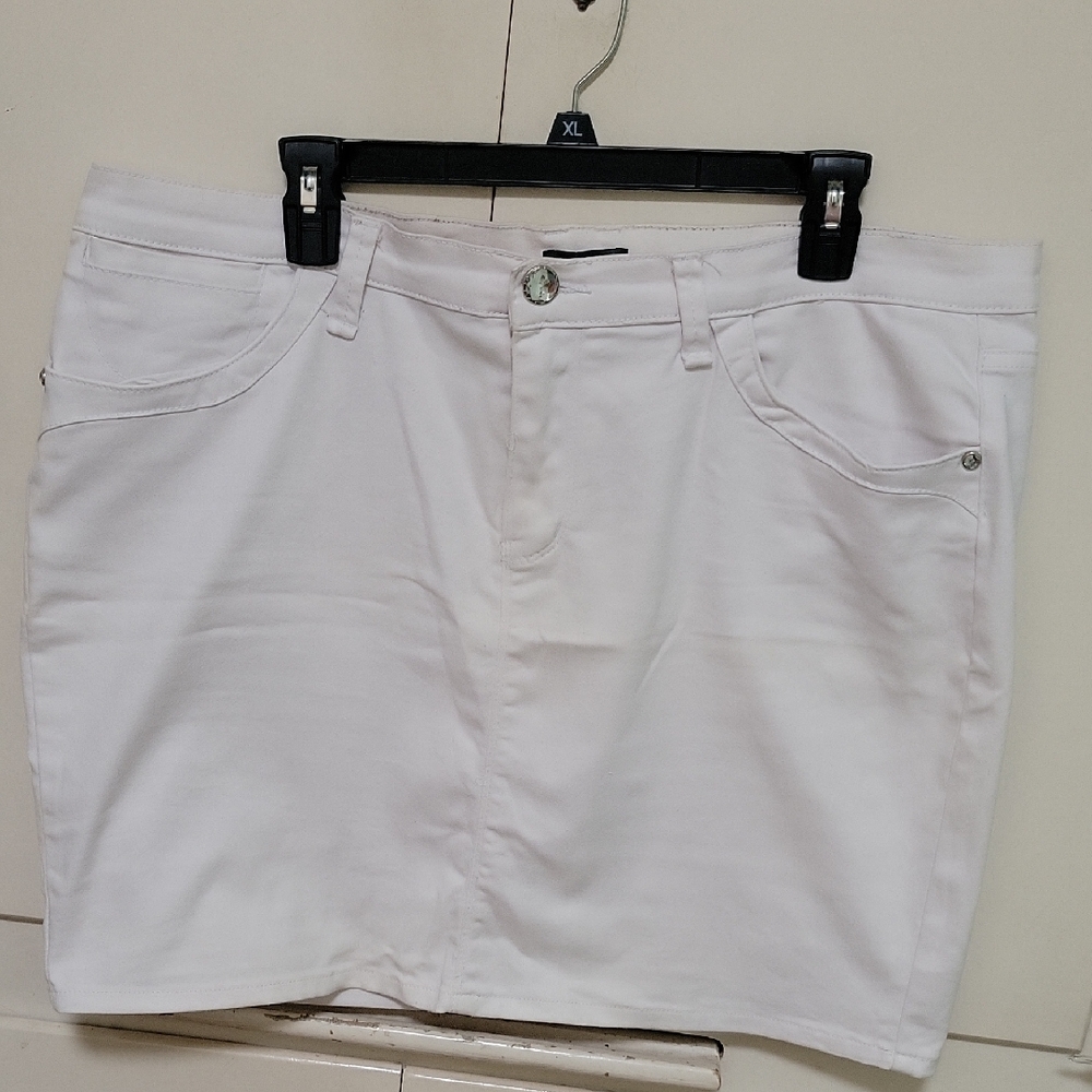 VENUS Cream Denim Skirt